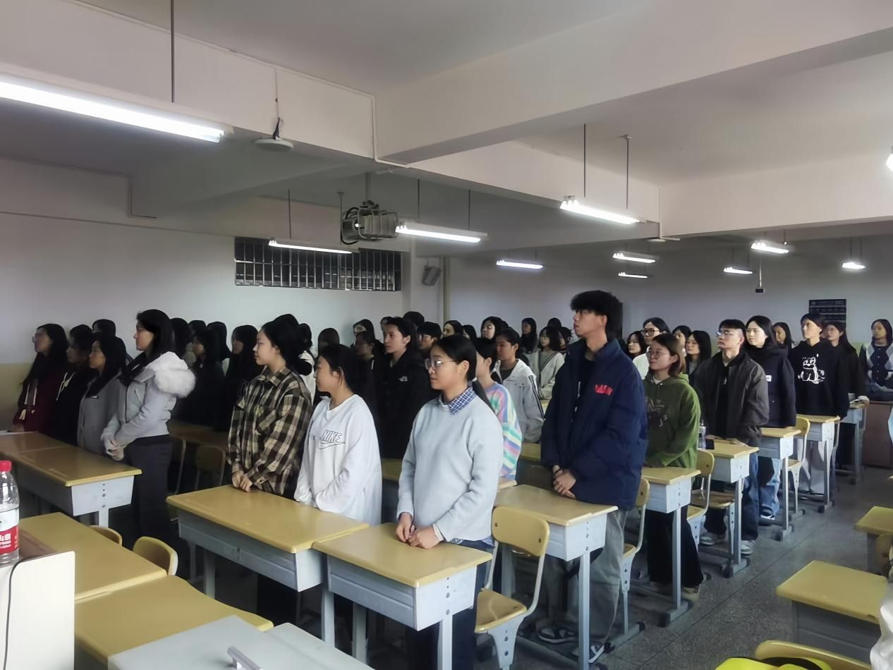 说明: 8f67bfebfbff4c1d342ae1c5c67173e