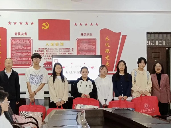 经济学院毛毯发放1.jpg